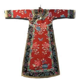 A CHINESE SILK EMBROIDERED RED LADY ROBE