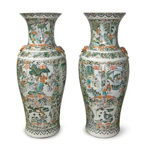 A PAIR OF CHINESE FAMILLE VERTE PORCELAIN VASES