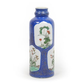 CHINESE QING DYNASTY BLUE GROUND FAMILLE VERTE PORCELAIN VASE