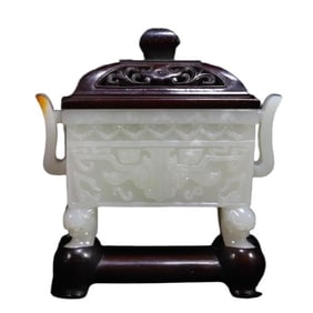 A WHITE JADE RECTANGULAR CENSER AND COVER