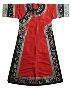 EMBROIDERED RED SILK INFORMAL ROBE