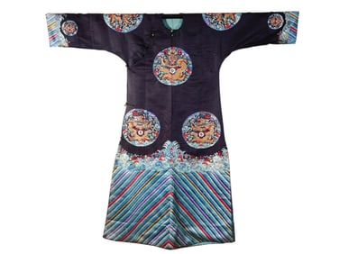 A CHINESE EMBROIDERED ROUNDELS DRAGON ROBE