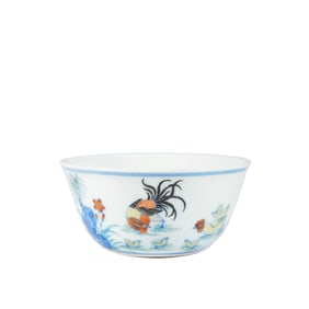 A CHINESE DOUCAI GLAZE CHICKENS CUP