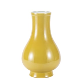 A YELLOW GLAZE PORCELAIN VASE ,QIANLONG