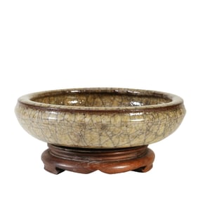A GE-WARE CRACKLEWARE WATERPOT