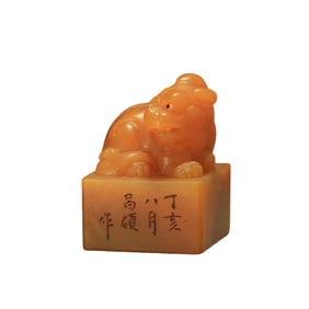 A CARVED TIANHUANG FELINE SEAL