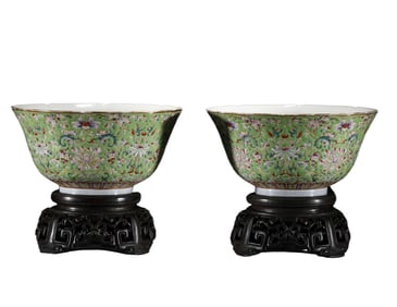PAIR OF FAMILLE ROSE FLOWERS PORCELAIN BOWLS