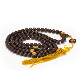 A CHINESE IMPERIAL ALOESWOOD CHENXIANG ROSARY