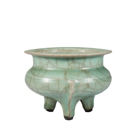 A LONGQUAN CELADON GLAZE TRIPOD CENSER