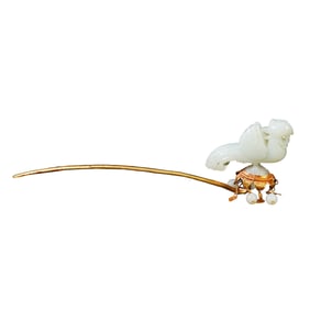 A JADE DECORATED SILVER-GILT HAIR PIN
