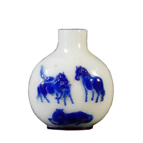 A PEKING GLASS OVERLAY SNUFF BOTTLE