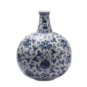 A BLUE AND WHITE PORCELAIN FLASK MOON VASE
