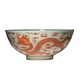 AN UNDERGLAZE BLUE AND COPPER RED SNUFF BOTTLE