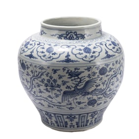 A BLUE AND WHITE PORCELAIN JAR