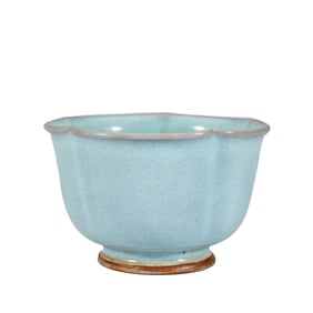 A JUN-WARE LOBED CUP