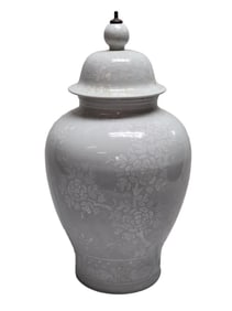 A LARGE CHINESE WHITE ON WHITE GINGER JAR FORM, LATE 19TH/EARLY 20TH