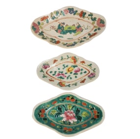 3 CHINESE FOOTED LOZENGE SHAPED BOWLS, LATE 19 CENTURY