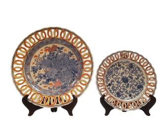2 CHINESE EXPORT PLATES WITH RETICULATED BORDERS