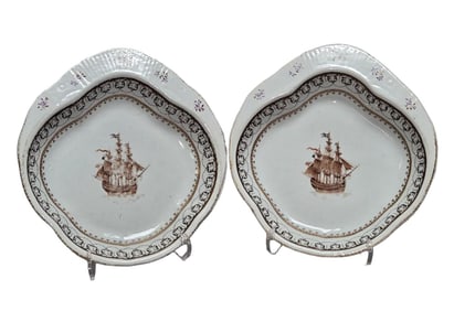 CHINESE EXPORT PORCELAIN SERVICE DISHES WITH GILT DESIGNS