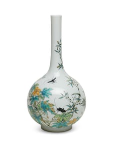 A FALANGCAI GLAZE BOTTLE VASE