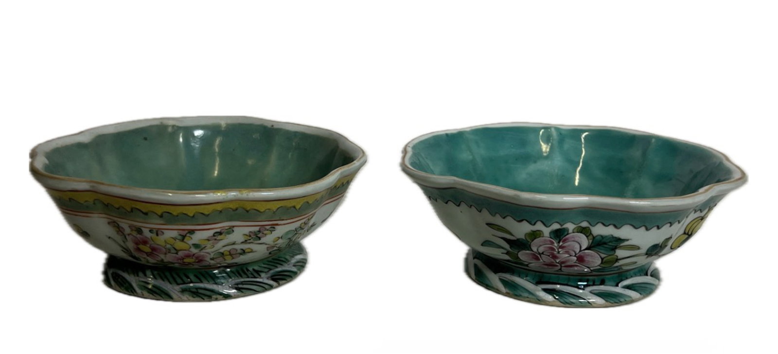 PAIR FAMILLE ROSE FLOWER BOWLS: PAIR FAMILLE ROSE FLOWER BOWLS Decorated with flower prays at the exterior. DIMENSION: Caliber. 17 cm. A LIST OF RECOMMENDED THIRD-PARTY SHIPPER IS AVAILABLE UNDER SHIPPING INFORMATION. PLEASE FEEL