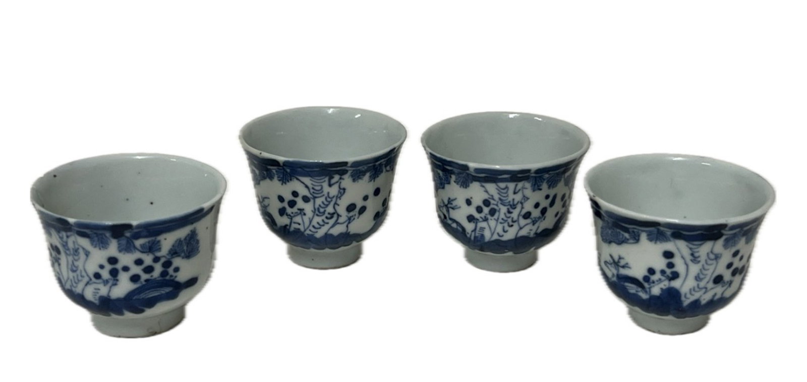 FOUR BLUE AND WHITE CUPS: FOUR BLUE AND WHITE CUPS In a number of four, decorated with garden scene at the exterior. DIMENSION: Caliber. 5 H. 4.5 cm. A LIST OF RECOMMENDED THIRD-PARTY SHIPPER IS AVAILABLE UNDER SHIPPING