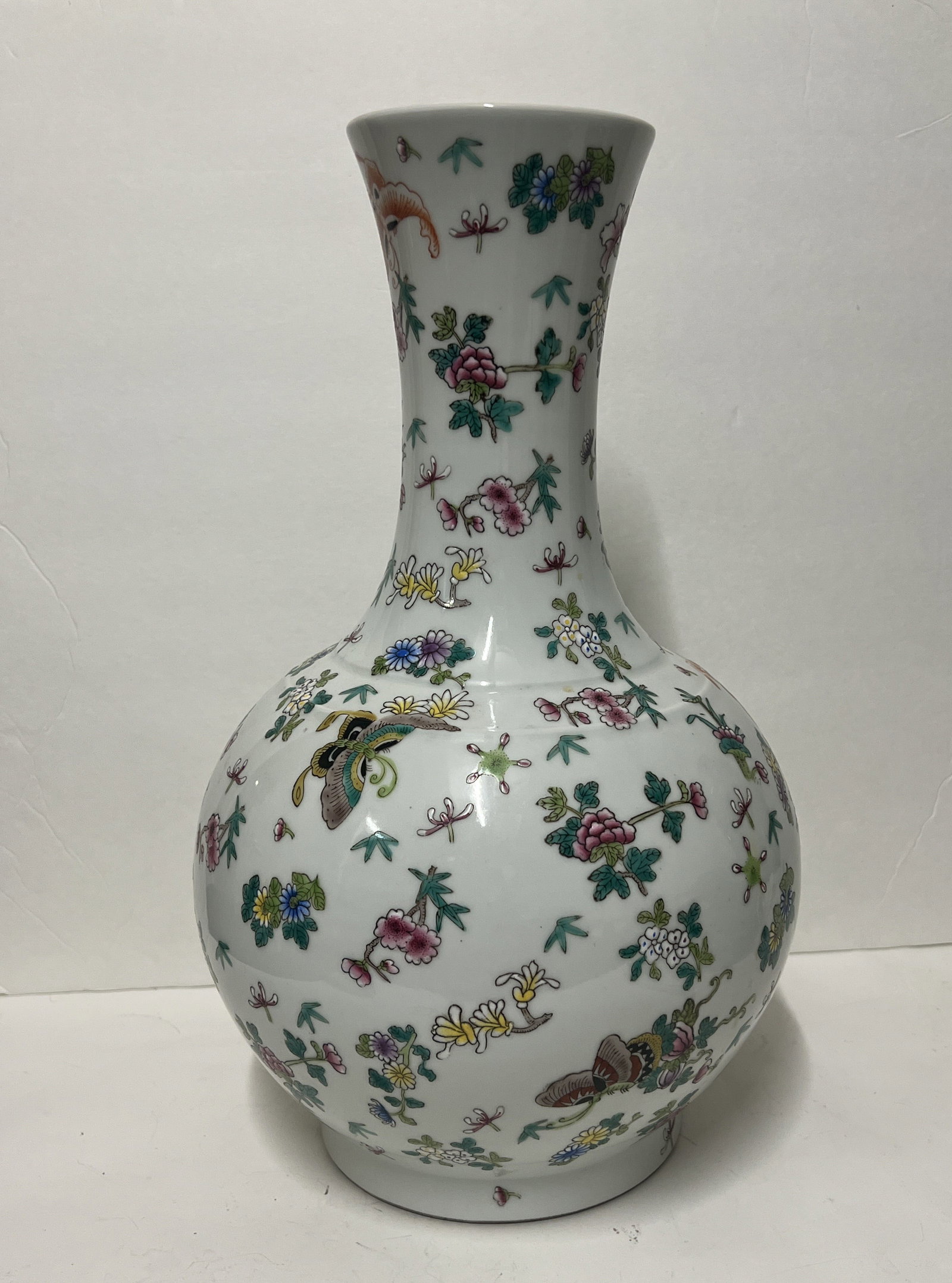 A FAMILLE ROSE DECORATIVE VASE - 7