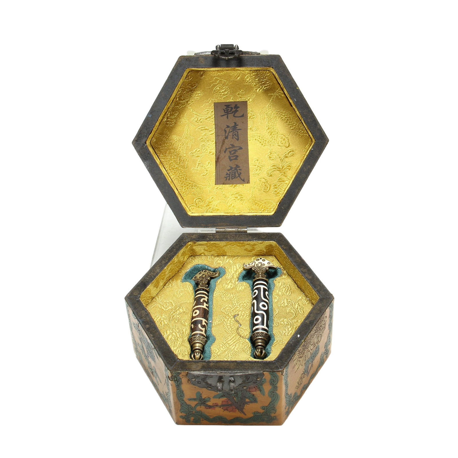 TWO TIBETAN DZI BEADS: TWO TIBETAN DZI BEADS Genuine tibet ancient agate dzi bead pendant, bead surface full of the sign of age, dzi bead is believed to be the best amulet in tibet, the bead of wealth and health. DIMENSION: