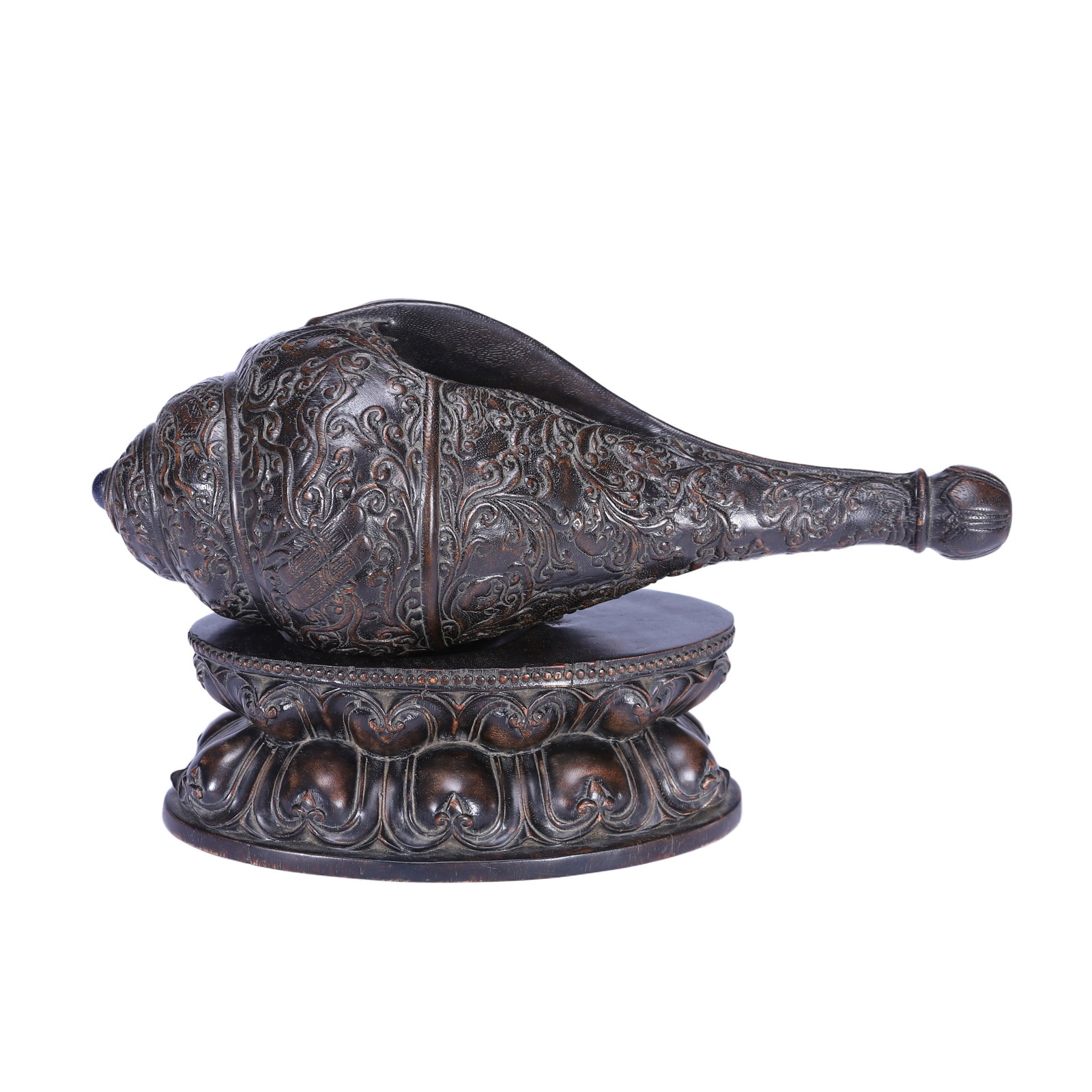 A FINE AND RARE CARVED ALOESWOOD CHENXIANG RITUAL CONCH: A FINE AND RARE CARVED ALOESWOOD CHENXIANG RITUAL CONCH Zitan is a general term which includes numerous species of wood, however, it is commonly agreed that it belongs to the genus Pterocarpus. A