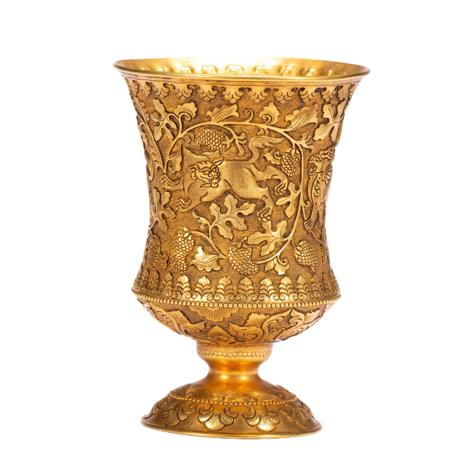 A SILVER-GILT BEAST STEAM CUP: A SILVER-GILT BEAST STEAM CUP the steep rounded sides rising to a gently flared rim, engraved with mythical beast surrounded with grapefruits and foliage tendrils, richly gilt. DIMENSION: L. 10 cm. W.