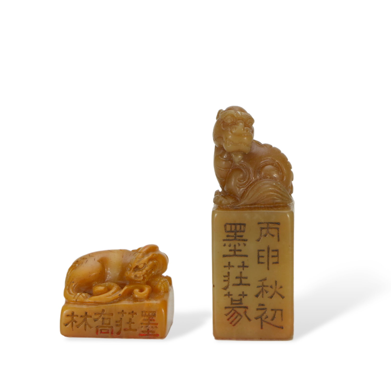 TWO CARVED TIANHUANG STONE SEALS (1 of 6)
