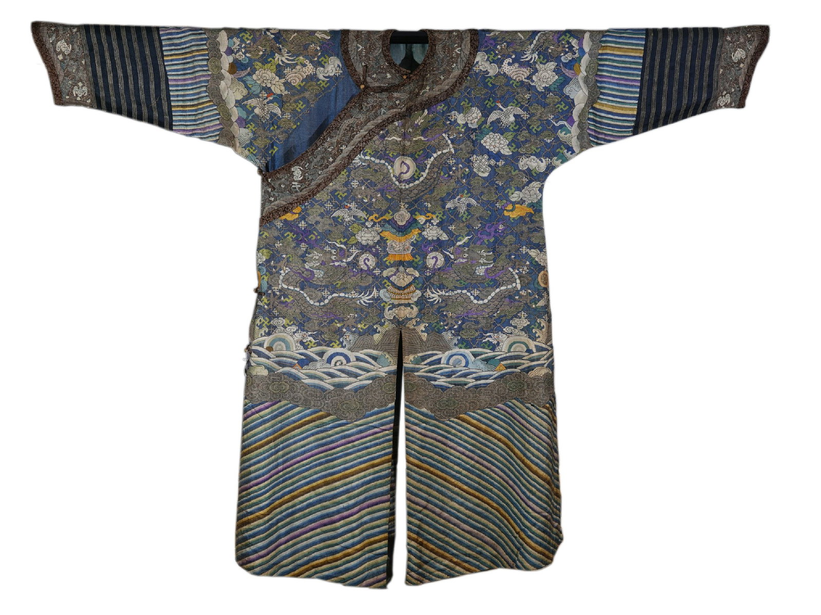 A VERY RARE CHINESE IMPERIAL DRAGON ROBE (1 of 17)
