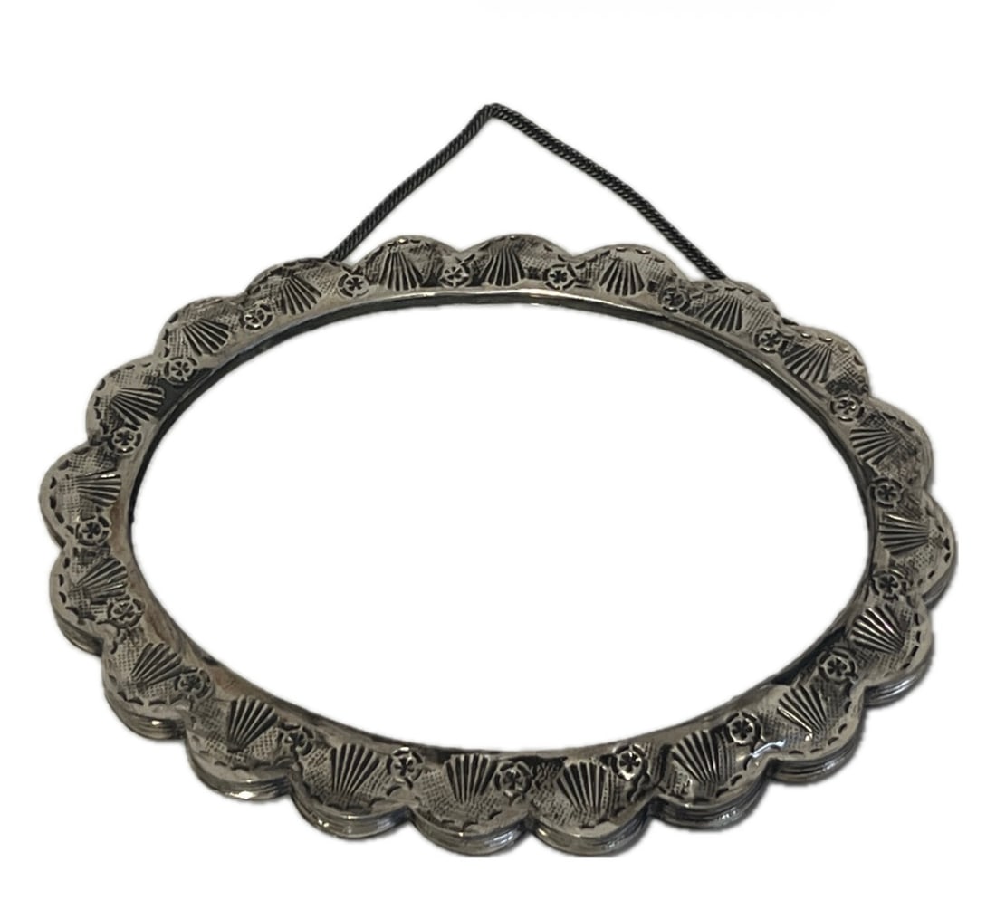 A VINTAGE 900 SILVER OVAL MIRROR,21.2 OZ.: A VINTAGE 900 SILVER OVAL MIRROR,21.2 OZ. DIMENSION:L: 8 1/4" X 6 1/4".600 gram.21.2 oz. A LIST OF RECOMMENDED THIRD-PARTY SHIPPER IS AVAILABLE UNDER SHIPPING INFORMATION. PLEASE FEEL FREE TO CONTACT 
