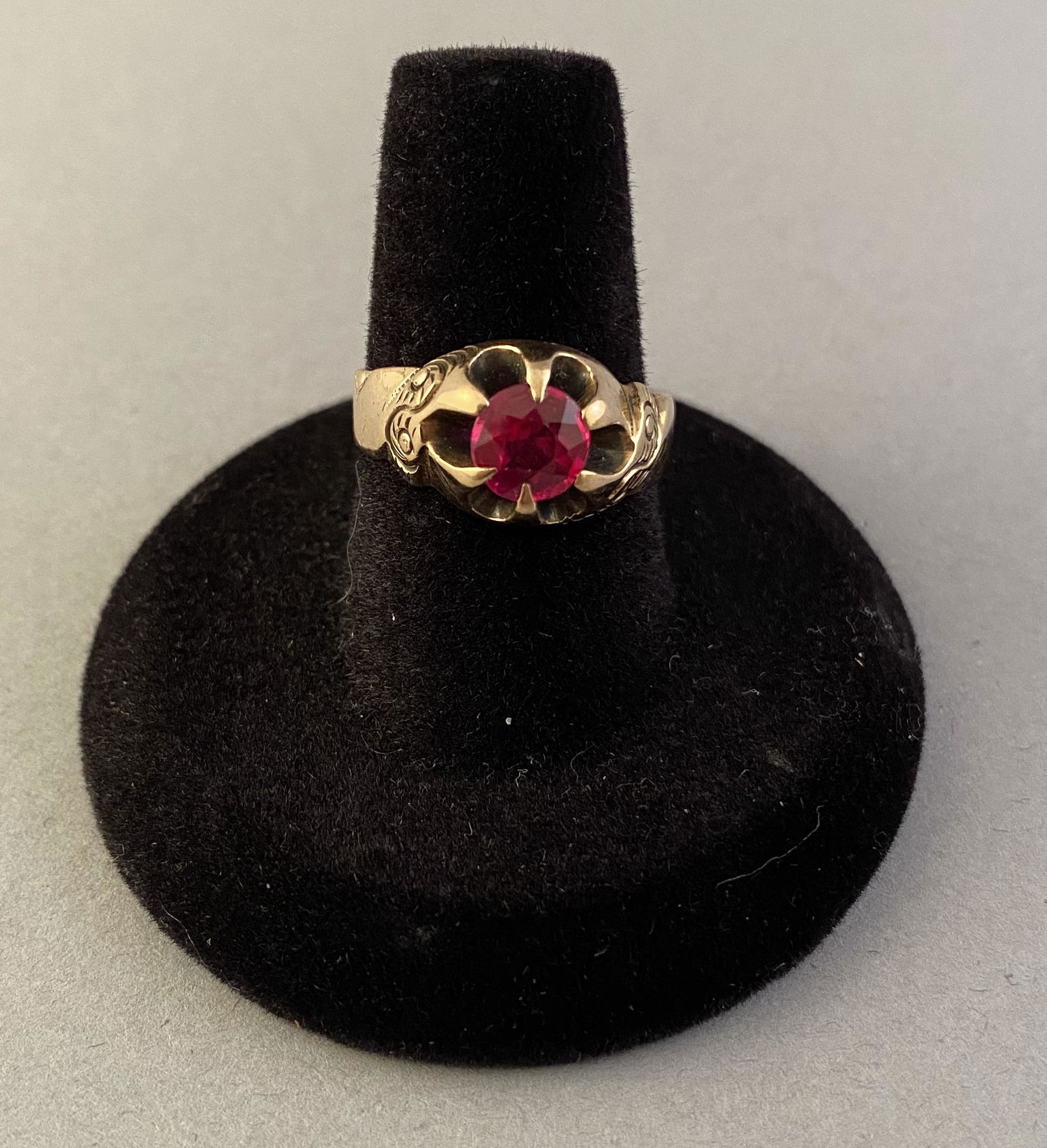 18k Yellow Gold Ring with Synthetic Ruby (1 of 4)