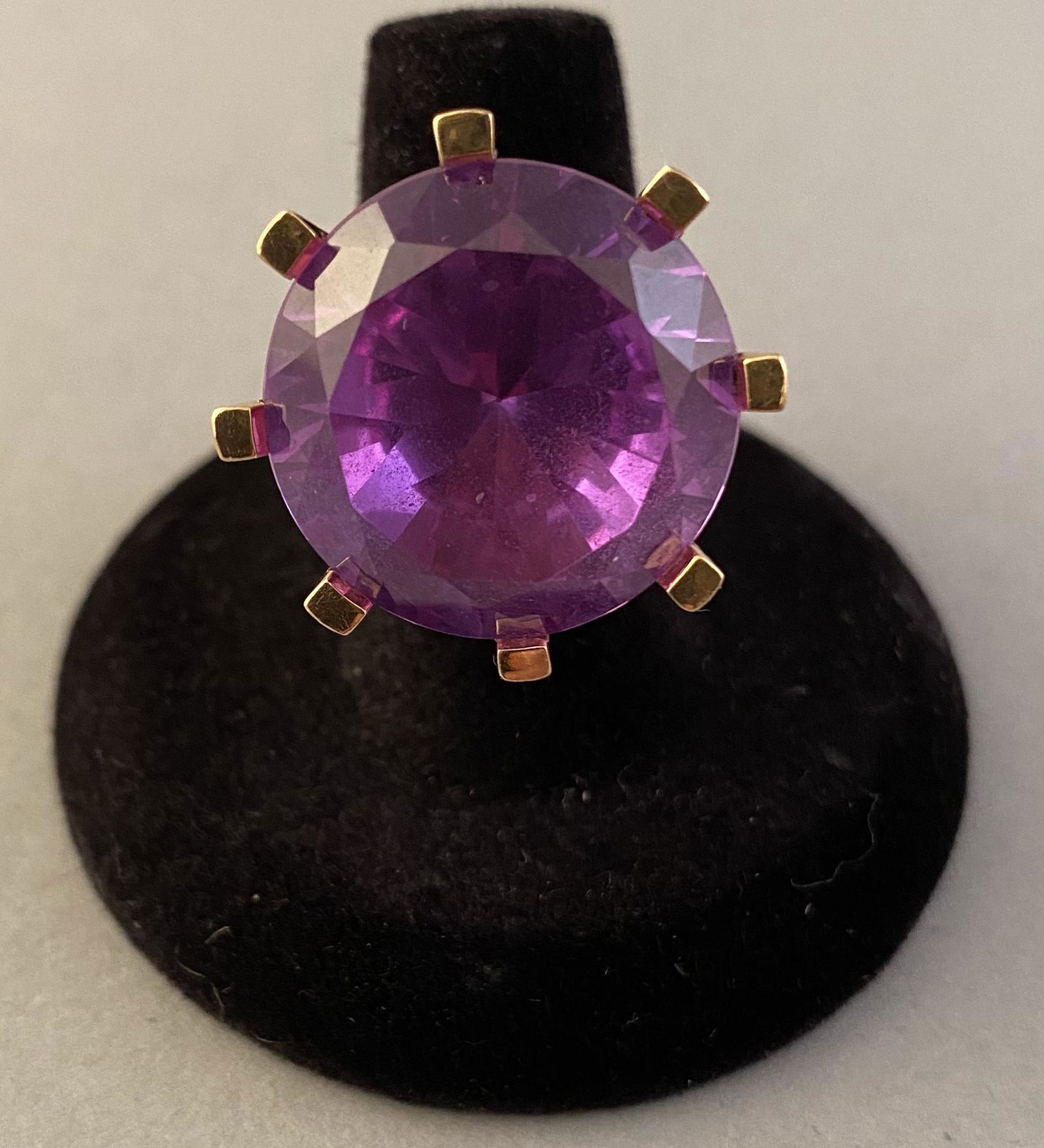 18K Yellow Gold Ring with Synthetic Gemstone (1 of 5)