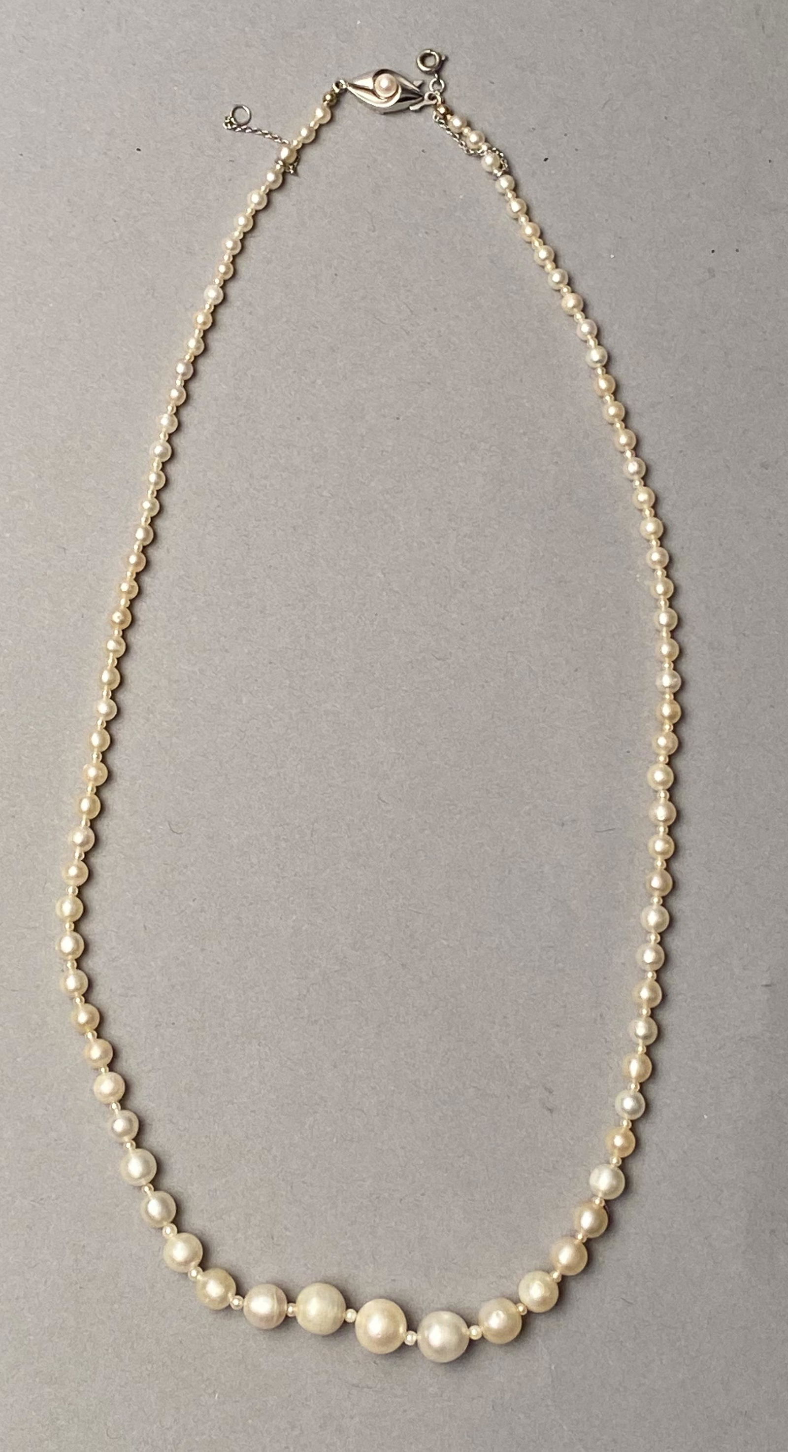 Graduated Pearl Necklace with 18K Gold Clasp (1 of 4)