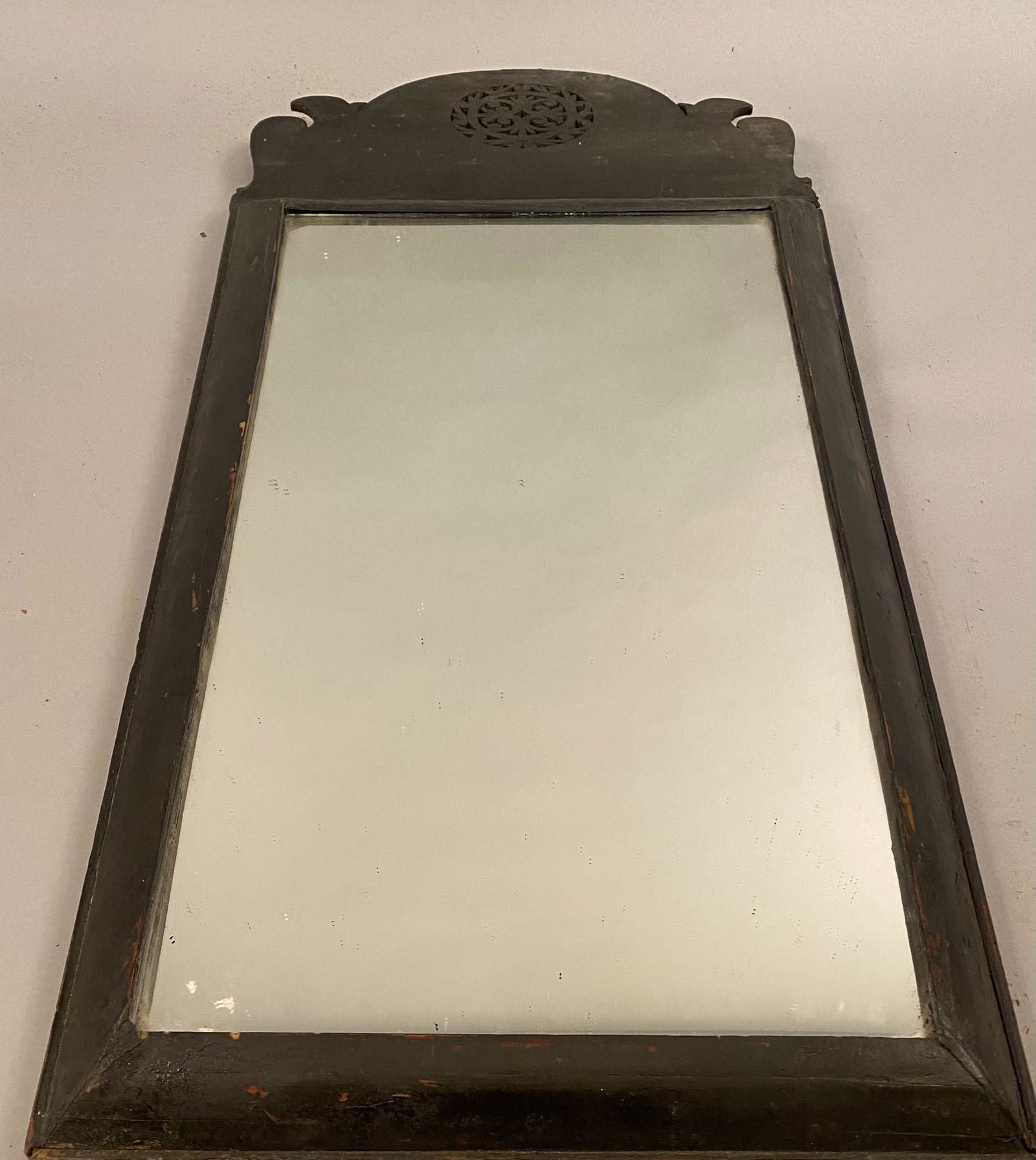 Wm&Mary Cushion Mirror w/Pierced Crest (1 of 4)