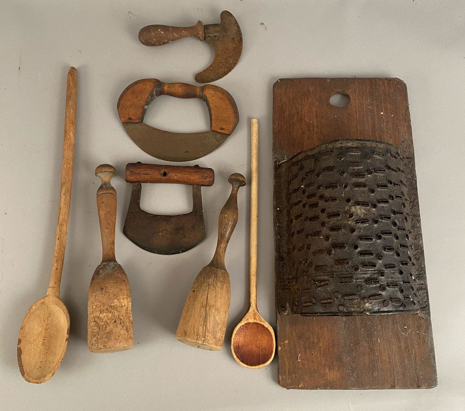 8 Wooden Kitchen Items: Eight wooden kitchen items including choppers, graters, pestles, spoons etc.