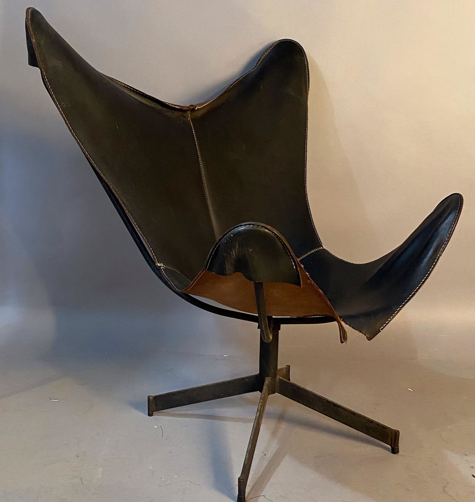 1960's MCM Leatehr Butterfly Chair William Katavolous (1 of 6)