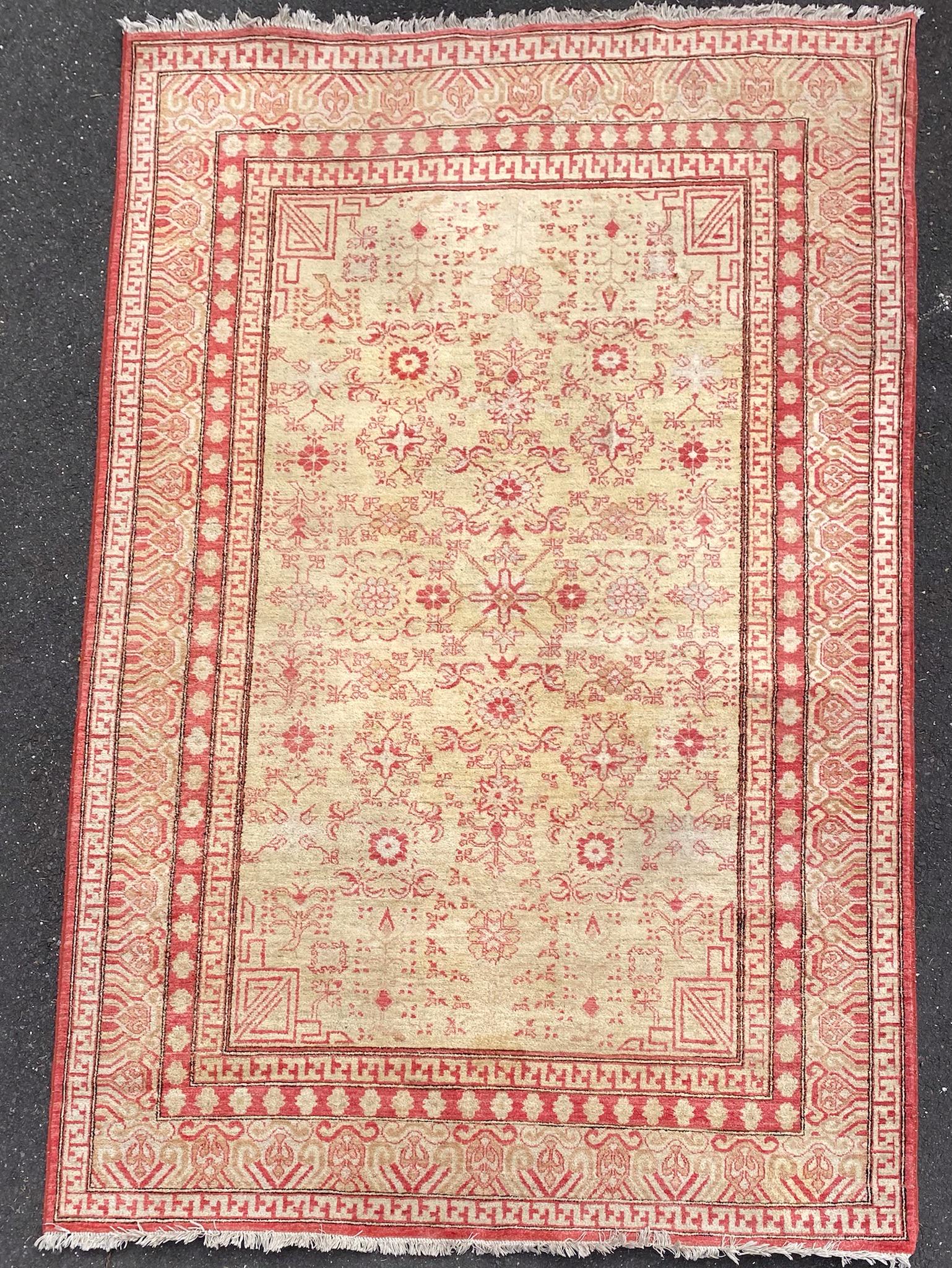 Vintage Oriental Style Rug Floral and Geometric Patterns (1 of 7)