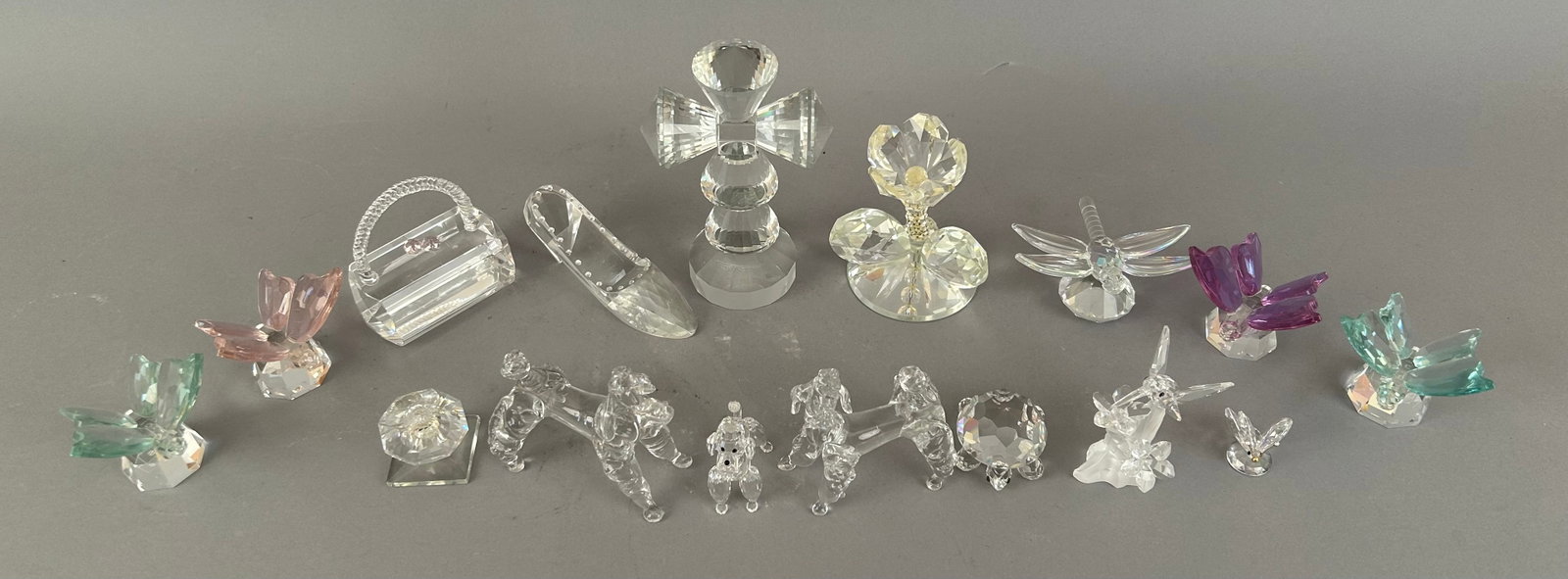16 Crystal Objects, Mostly Animals: 16 crystal objects, mostly animals. Some marked Simon Designs