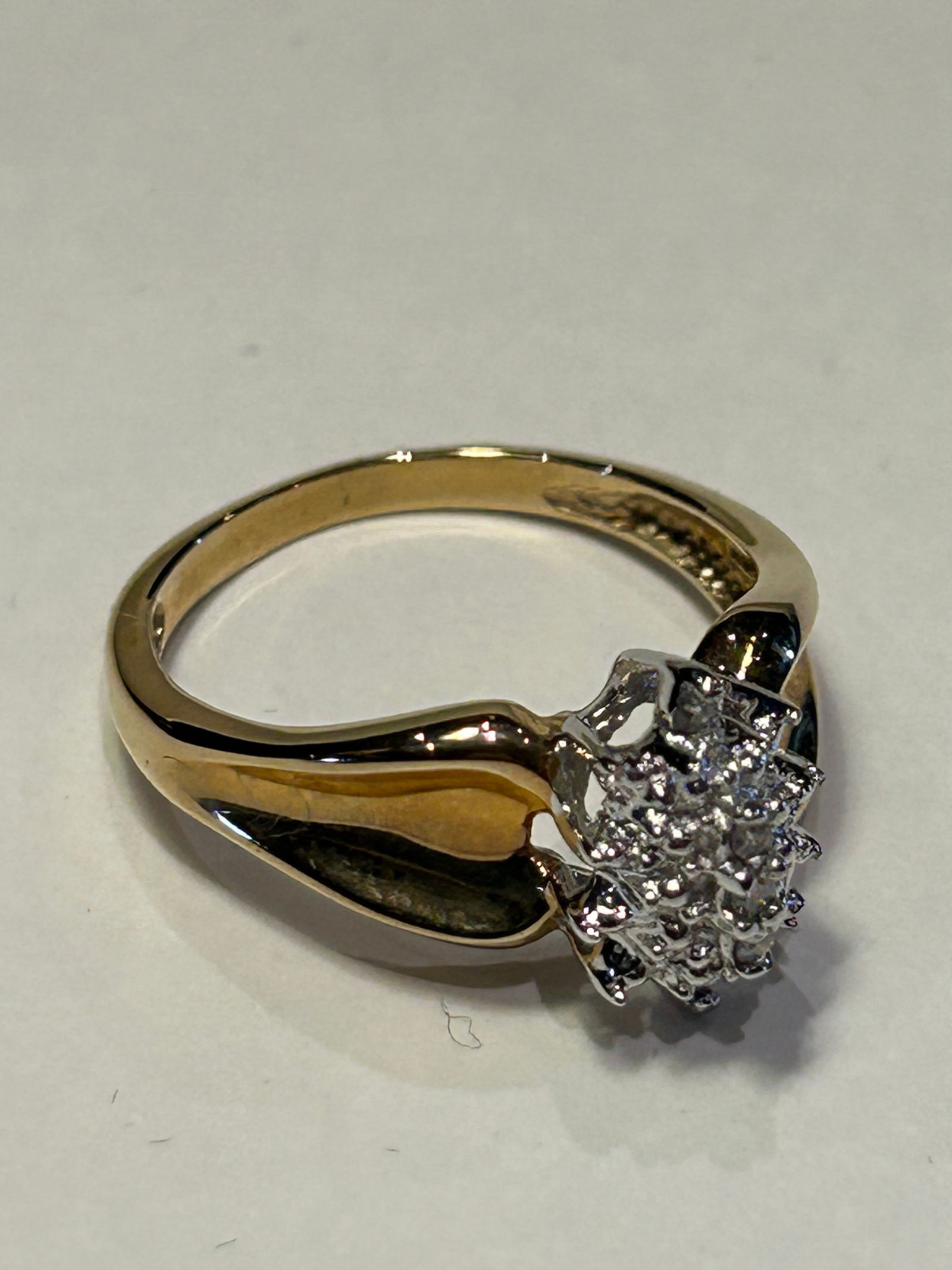 10K Gold & Diamond Ring: 10 karat gold and diamond ring size 7, total weight 3.4 g