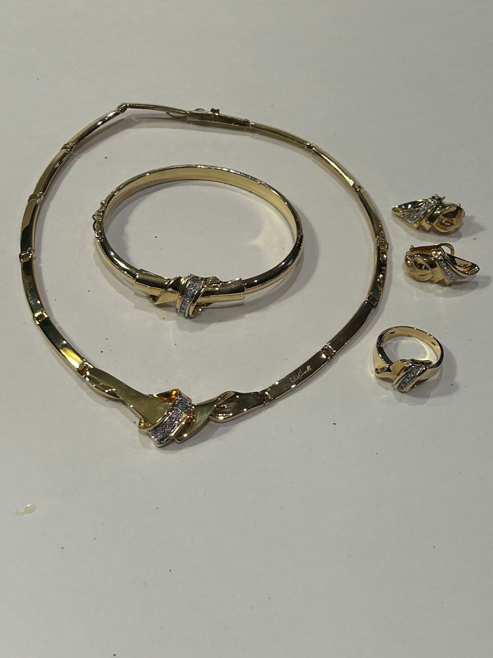 18K Davite Delucchi  Gold & Diamond Set (1 of 4)