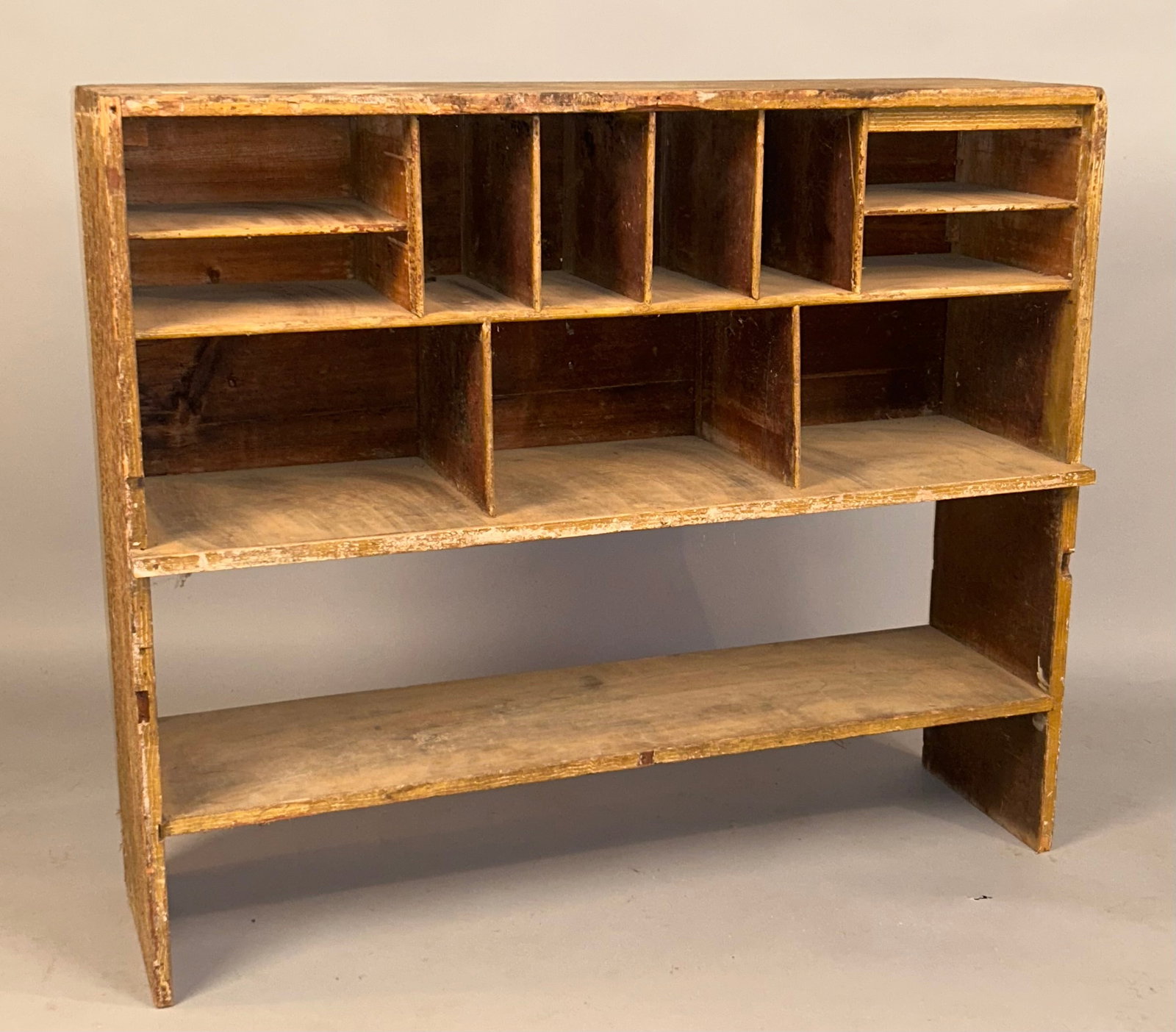 Shelf: Shelf with several slots and shelves.