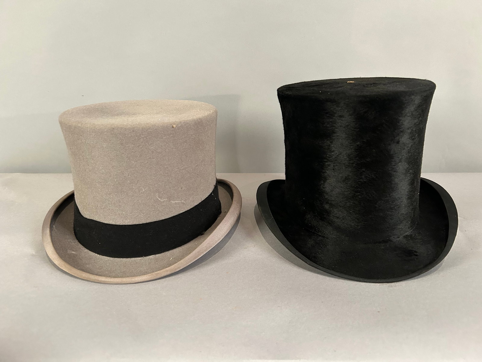 Two Vintage Top Hats in Boxes (1 of 6)