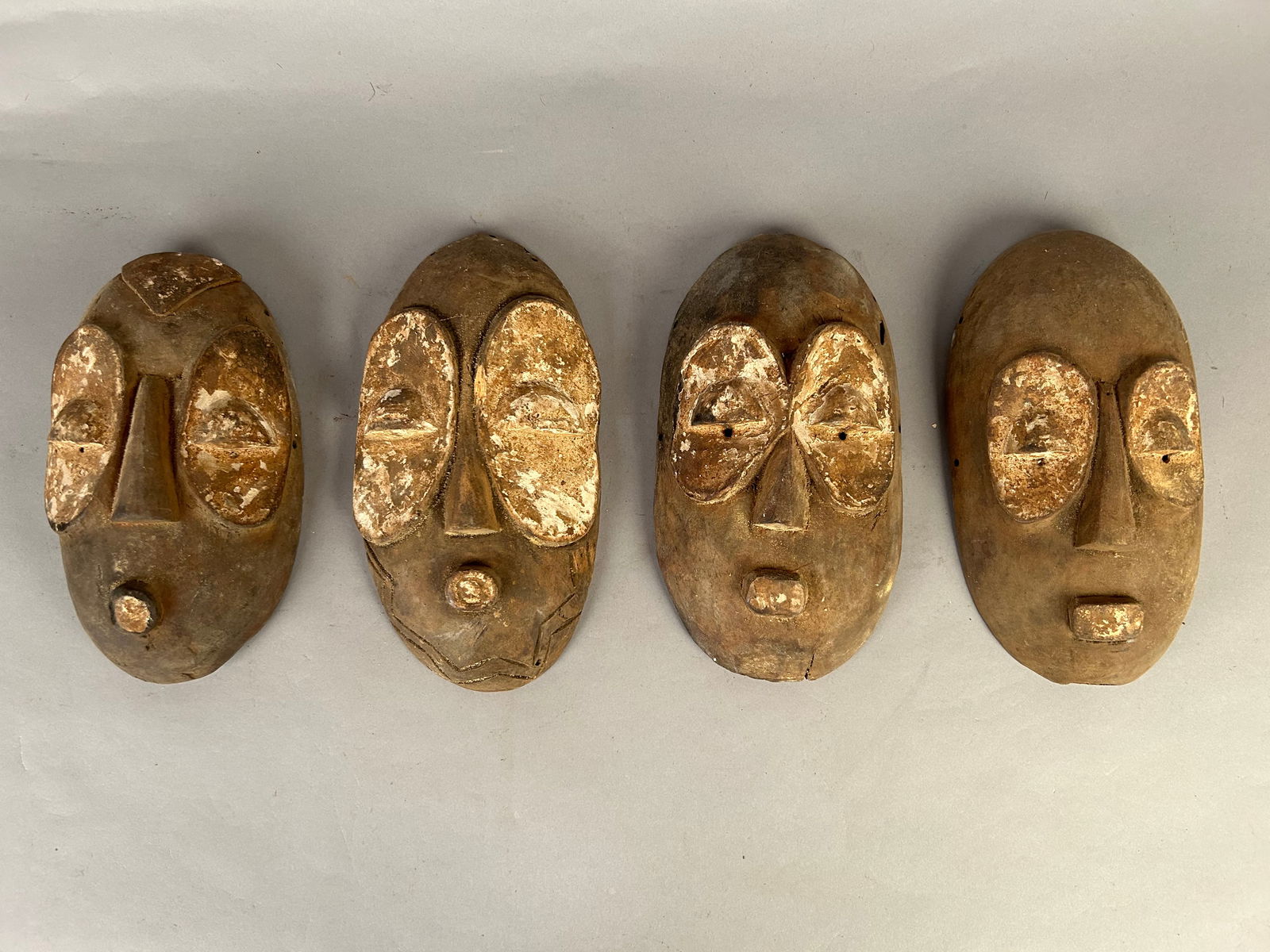 4 African tribal art masks (1 of 4)