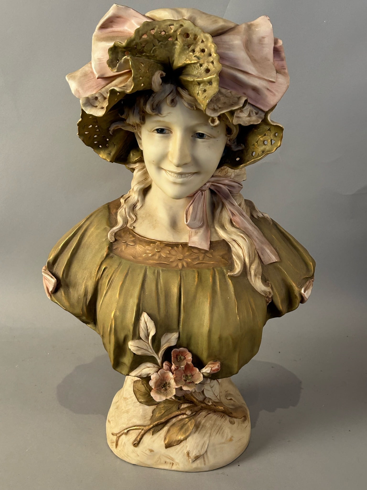 Royal Dux Porcelain Bust of Girl w Frilly Hat (1 of 8)