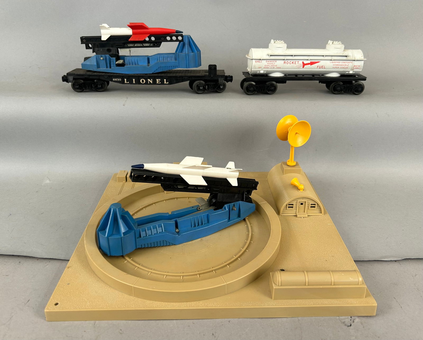 Lionel Missile Launching Platform,  Car & Rocket Fuel Car O (1 of 7)