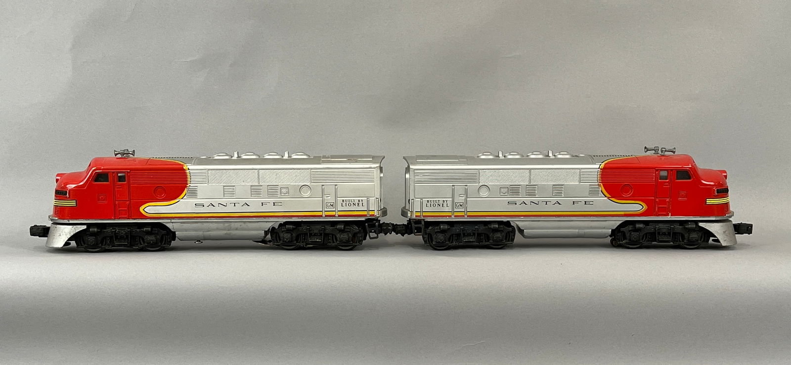 Lionel 2383 Santa Fe Engines O Gauge (1 of 8)