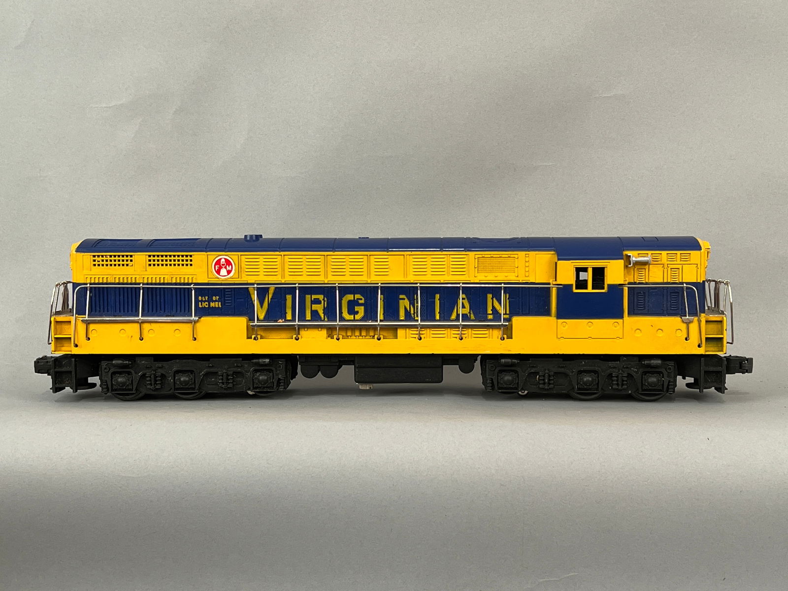 Lionel 2322 Virginian FM Trainmaster Locomotive O Gauge (1 of 5)